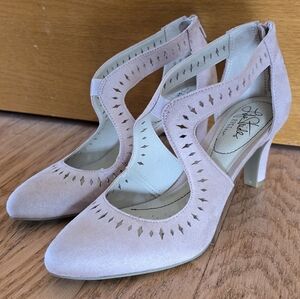 Elegant Women's Heels in Soft Cream